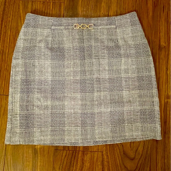 Plaid skirt with gold detail belt - Picture 1 of 4